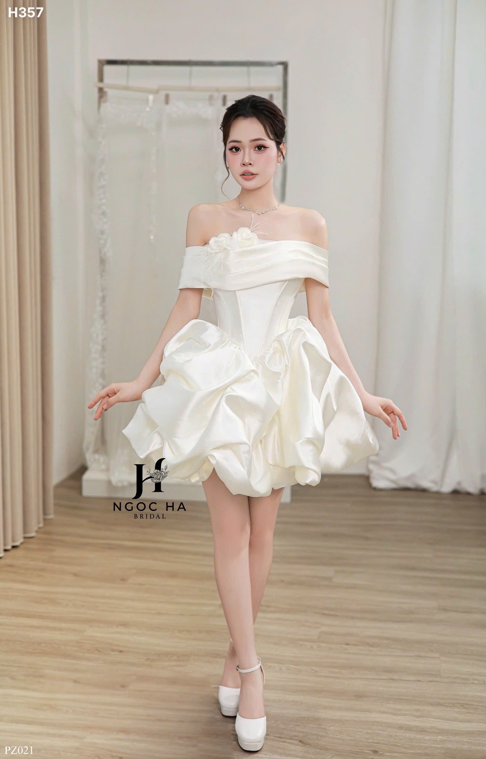 H357 - Váy ngắn trễ vai form phồng xoè