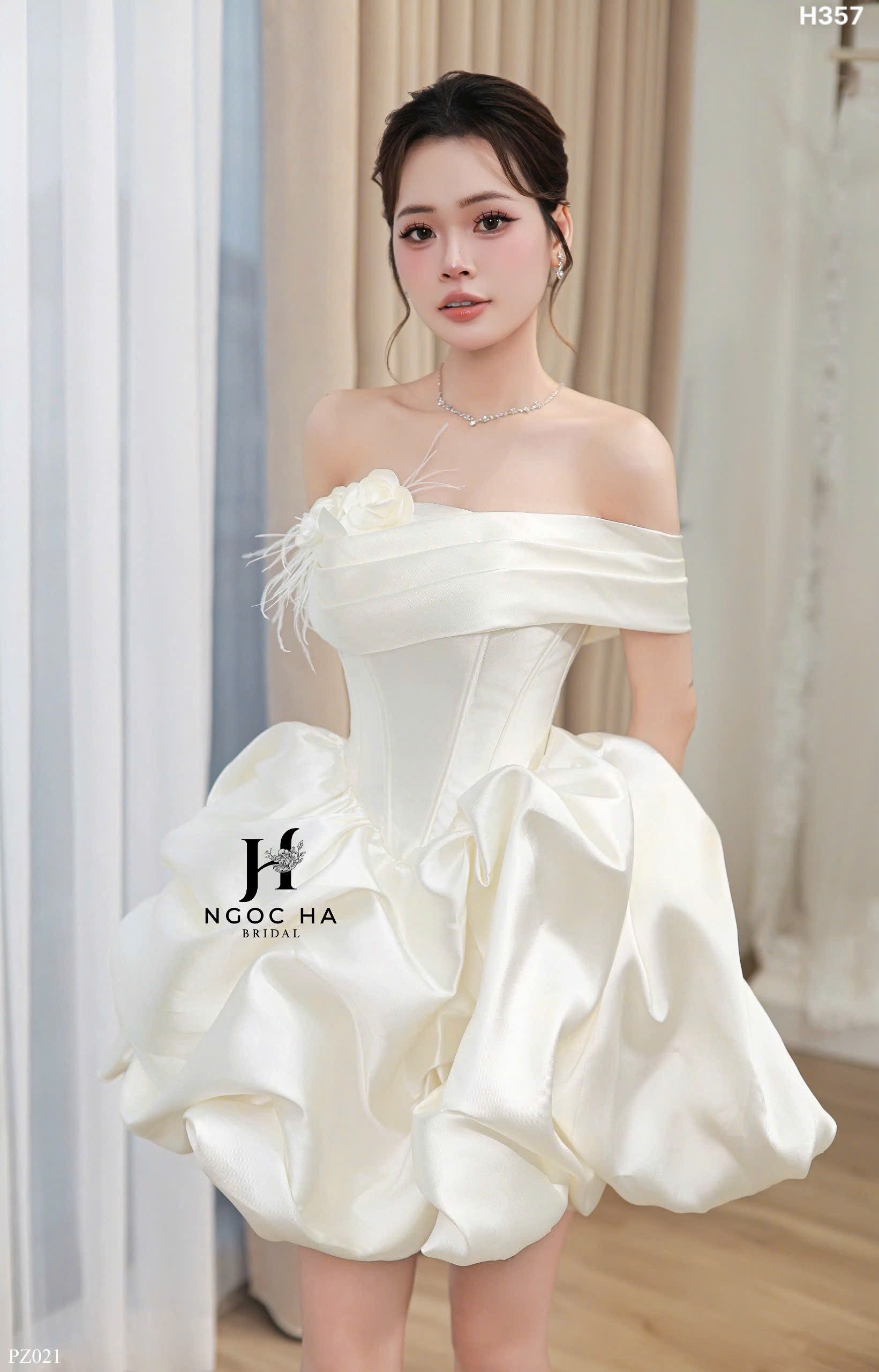 H357 - Váy ngắn trễ vai form phồng xoè 3