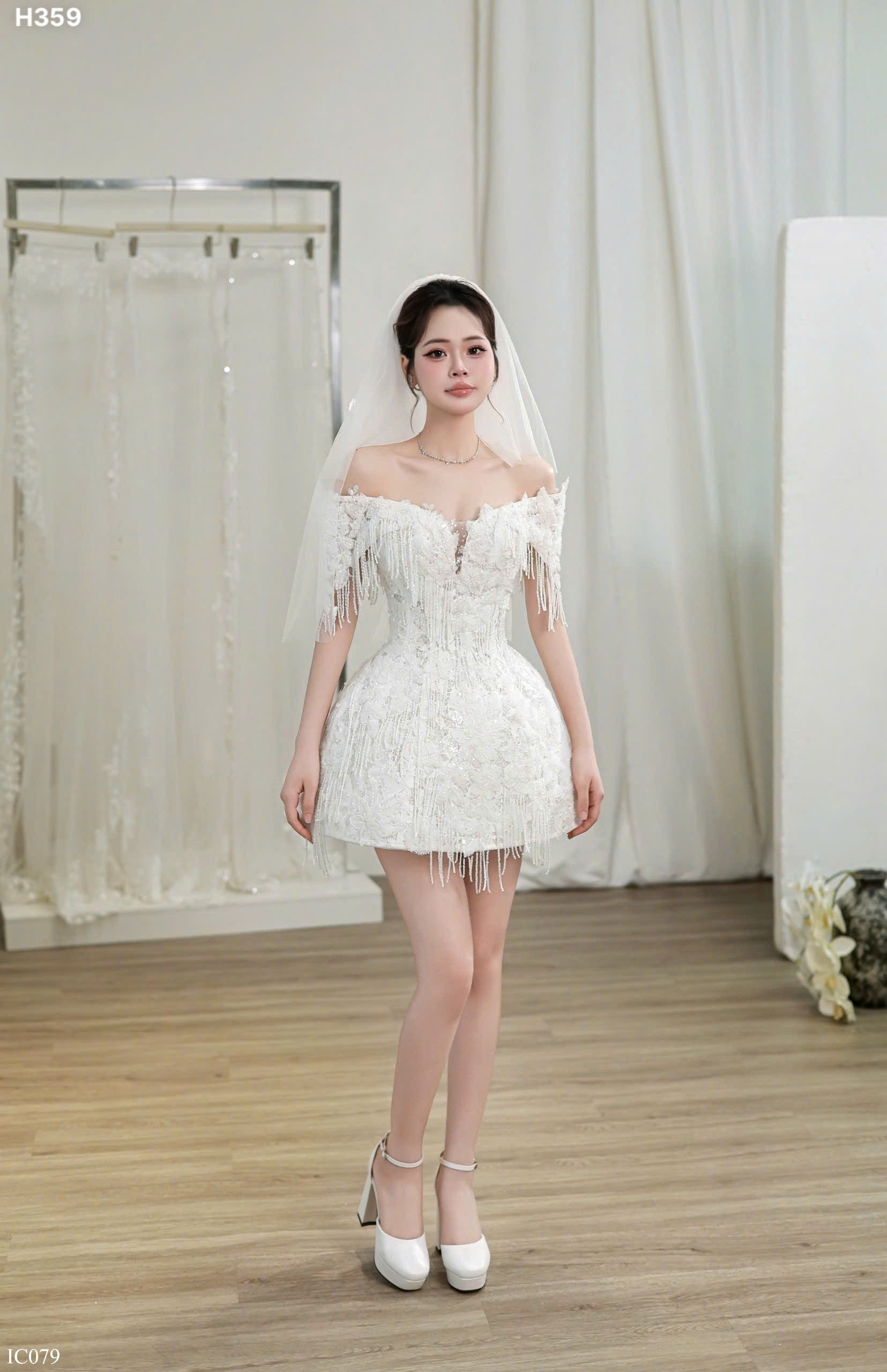 Váy ngắn kim sa form thân liền